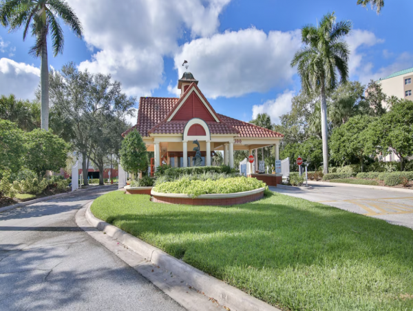 Drive to Anna Maria Island Beaches A great Golf/lake Community