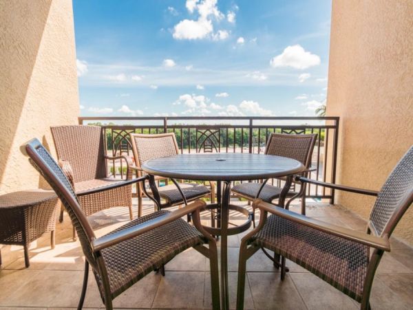 Two Bedroom Vacation Condo in Naples Sleeps Four Guest