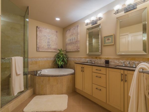 Two Bedroom Vacation Condo in Naples Sleeps Four Guest