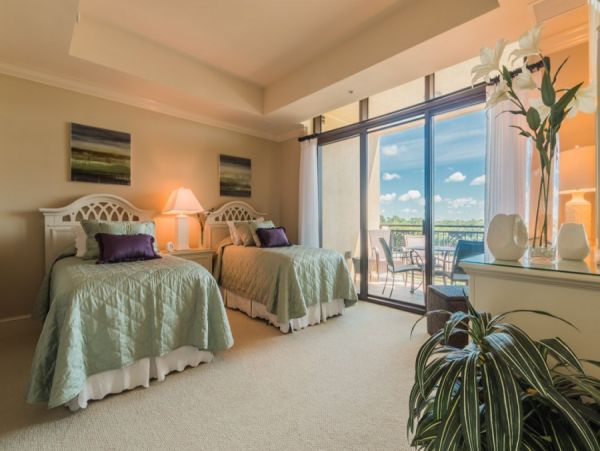 Two Bedroom Vacation Condo in Naples Sleeps Four Guest
