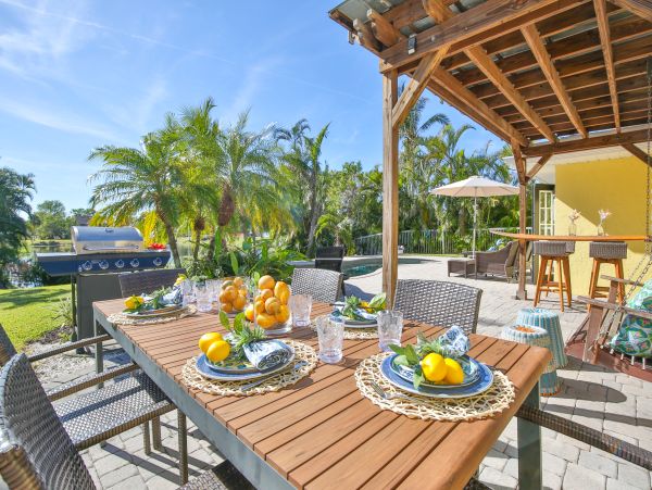 Bradenton Lakefront Three Bedroom Vacation Home