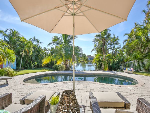 Bradenton Lakefront Three Bedroom Vacation Home