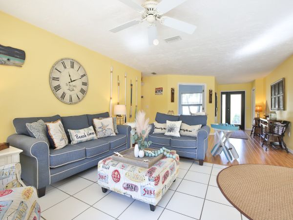 Bradenton Lakefront Three Bedroom Vacation Home