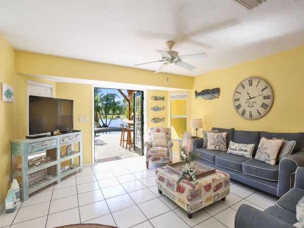 Bradenton Lakefront Three Bedroom Vacation Home