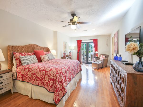 Bradenton Lakefront Three Bedroom Vacation Home