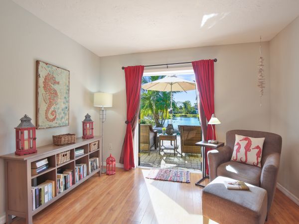 Bradenton Lakefront Three Bedroom Vacation Home