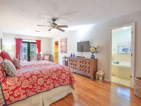 Bradenton Lakefront Three Bedroom Vacation Home