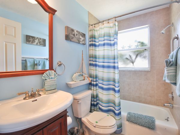 Bradenton Lakefront Three Bedroom Vacation Home