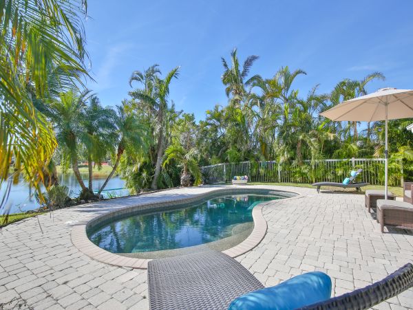 Bradenton Lakefront Three Bedroom Vacation Home