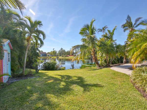 Bradenton Lakefront Three Bedroom Vacation Home