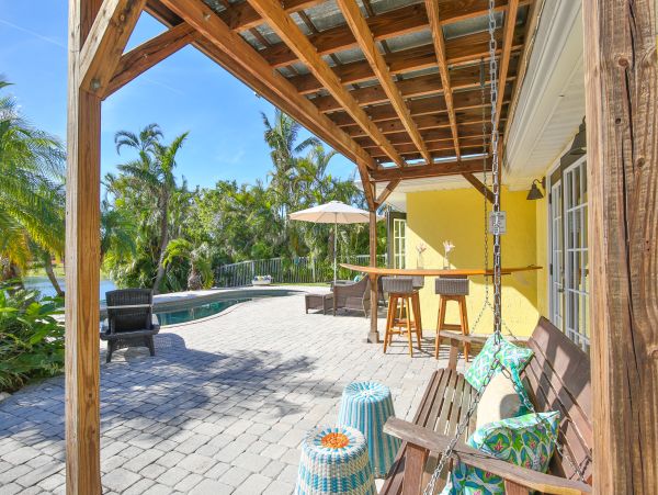 Bradenton Lakefront Three Bedroom Vacation Home