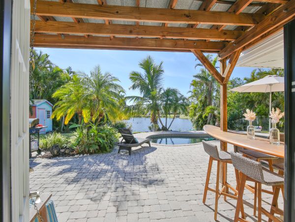 Bradenton Lakefront Three Bedroom Vacation Home
