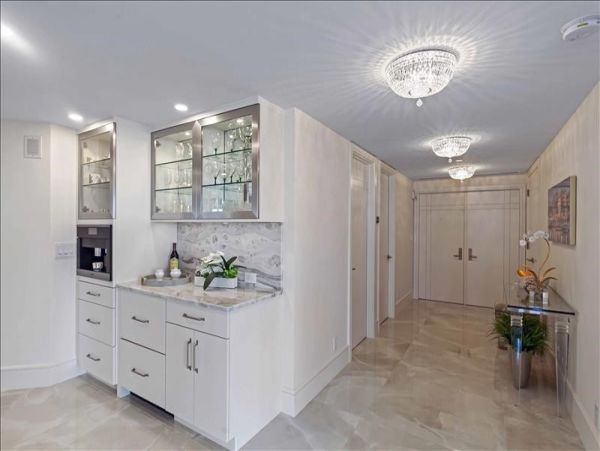 Stunning 19th-Floor Beachfront Condo with Sweeping Gulf Views