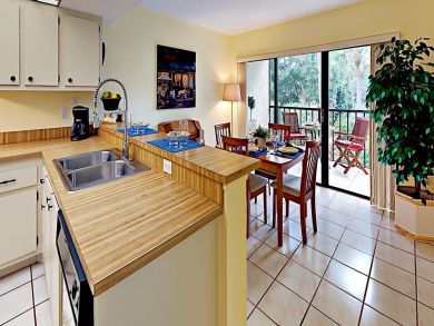 Brandenton Vacation Condo Sleeps Four Guests.