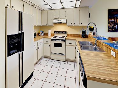 Brandenton Vacation Condo Sleeps Four Guests.