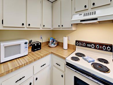 Brandenton Vacation Condo Sleeps Four Guests.