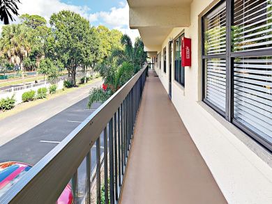 Brandenton Vacation Condo Sleeps Four Guests.