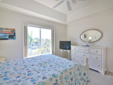 Holmes Beach 3 Bedroom Vacation Home Sleeps Six Guests