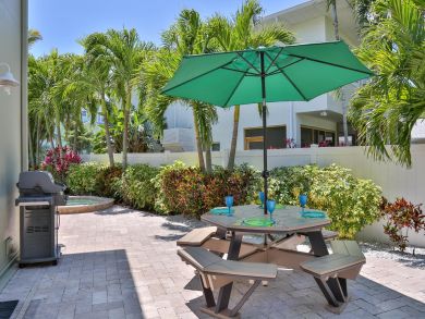 Holmes Beach 3 Bedroom Vacation Home Sleeps Six Guests