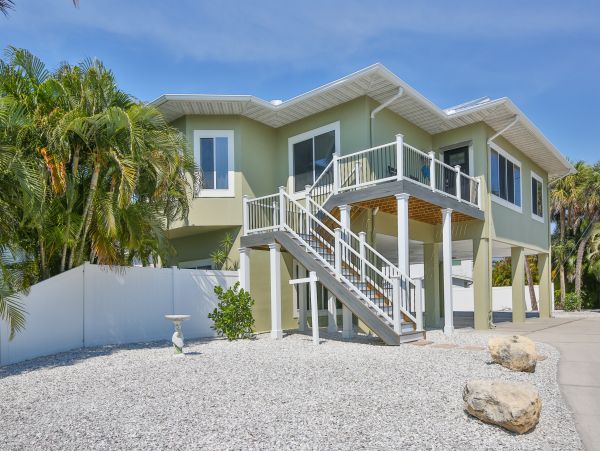 Holmes Beach 3 Bedroom Vacation Home Sleeps Six Guests