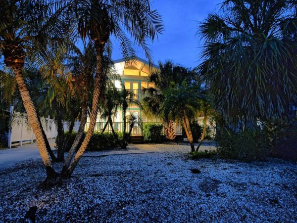 Pet Friendly Anna Maria Island Vacation Rental Large Family Beach Home Near Gulf and Bay