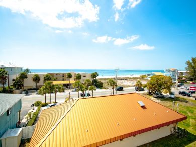 Stunning 3 Bedroom Duplex with Gulf Views from the Rooftop