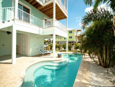 Stunning 3 Bedroom Duplex with Gulf Views from the Rooftop