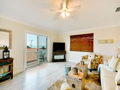 Stunning 3 Bedroom Duplex with Gulf Views from the Rooftop