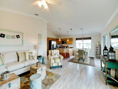 Stunning 3 Bedroom Duplex with Gulf Views from the Rooftop