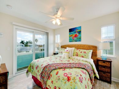 Stunning 3 Bedroom Duplex with Gulf Views from the Rooftop