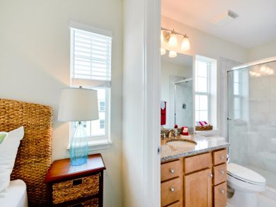 Stunning 3 Bedroom Duplex with Gulf Views from the Rooftop
