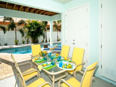 Stunning 3 Bedroom Duplex with Gulf Views from the Rooftop