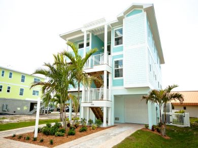 Stunning 3 Bedroom Duplex with Gulf Views from the Rooftop