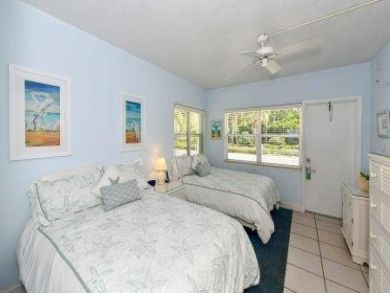 Longboat Key Vacation Condo Sleeps Four Guests.