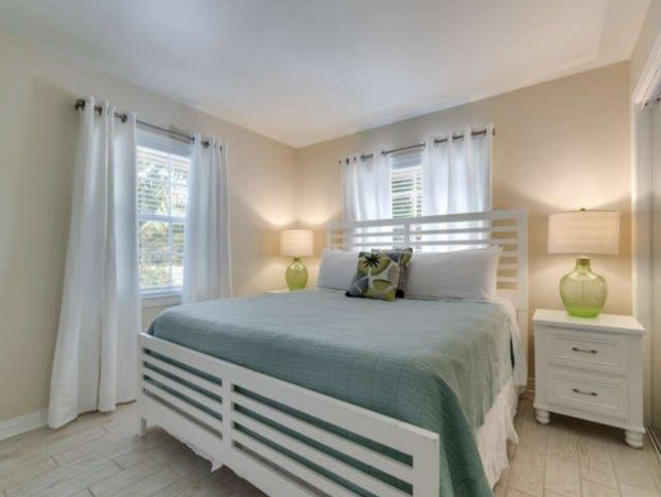 Siesta Key Vacation Cottage Sleeps Eight Guests.