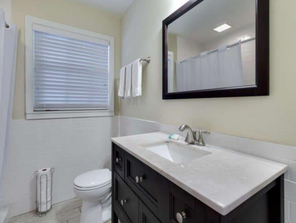 Siesta Key Vacation Cottage Sleeps Eight Guests.