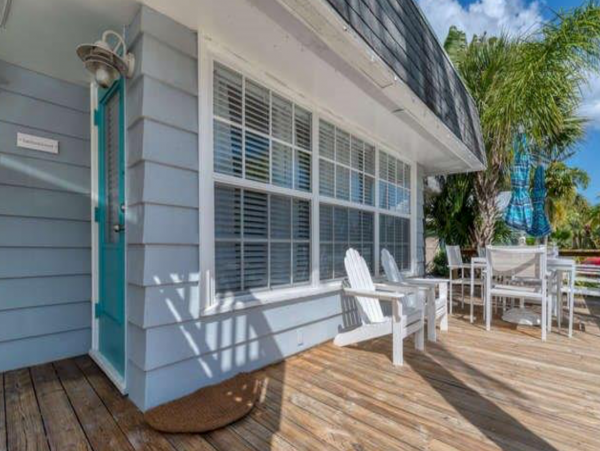 Siesta Key Vacation Cottage Sleeps Eight Guests.