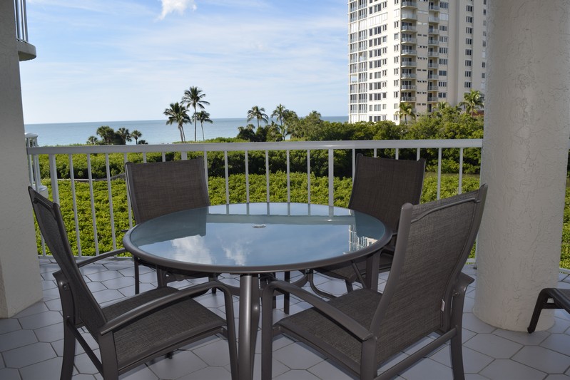 Naples Three Bedroom Great Amenities.