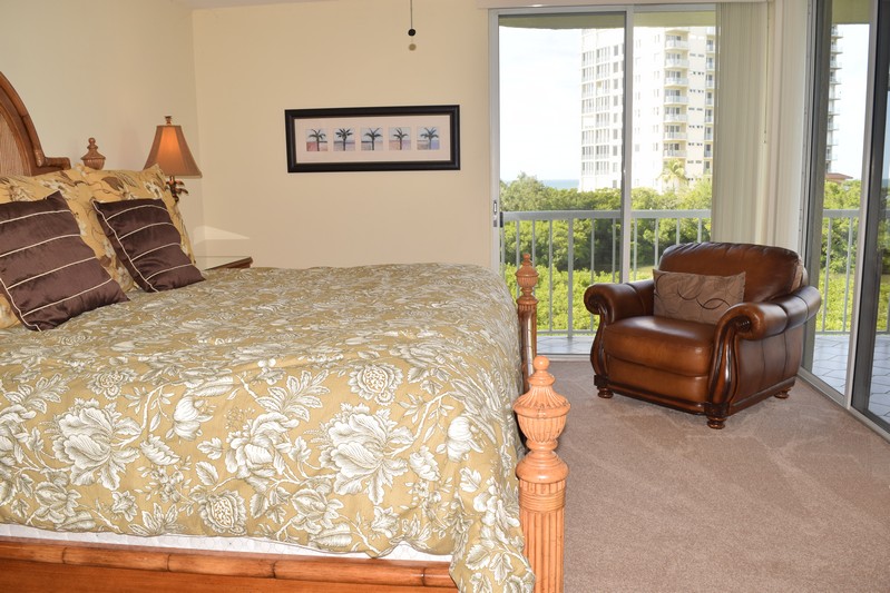 Naples Three Bedroom Great Amenities.