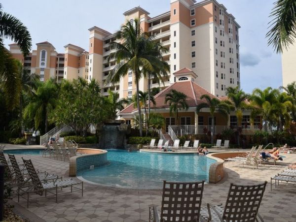 Elegant Vacation Rental in Naples Near Beaches and Dining