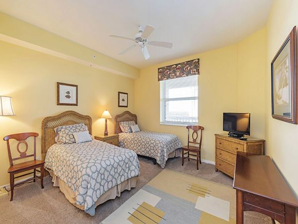 Elegant Vacation Rental in Naples Near Beaches and Dining