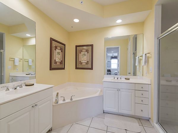 Elegant Vacation Rental in Naples Near Beaches and Dining