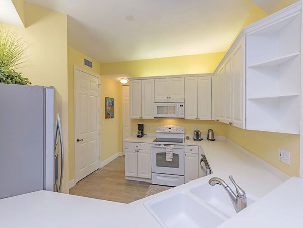 Elegant Vacation Rental in Naples Near Beaches and Dining