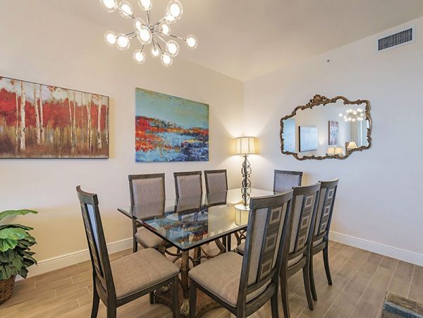 Elegant Vacation Rental in Naples Near Beaches and Dining