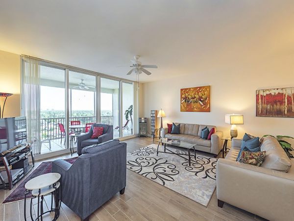 Elegant Vacation Rental in Naples Near Beaches and Dining