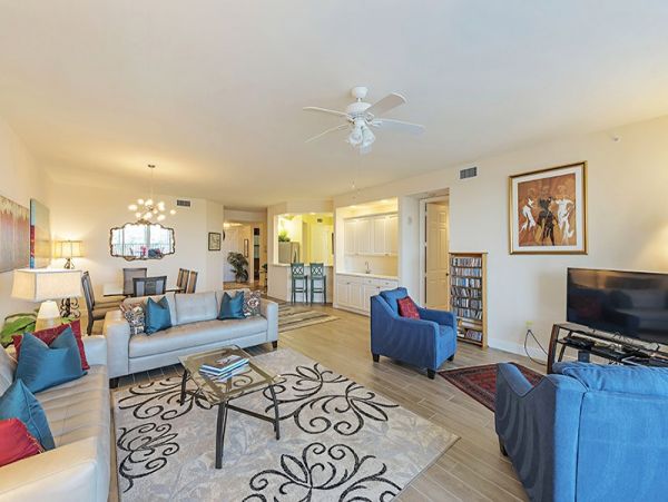 Elegant Vacation Rental in Naples Near Beaches and Dining