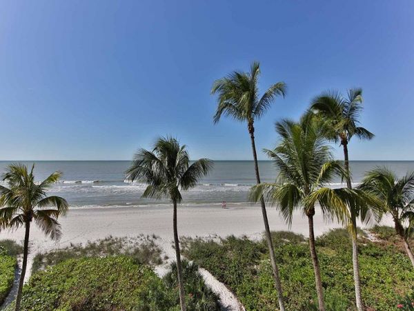 Beachfront Vacation Condo with Great Amenities