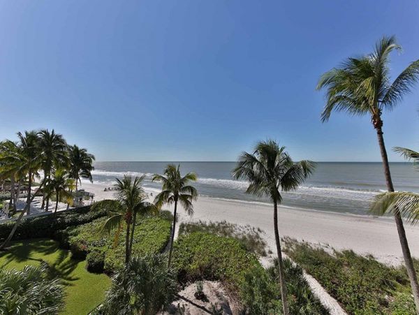 Beachfront Vacation Condo with Great Amenities