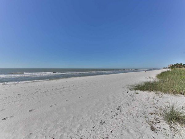 Beachfront Vacation Condo with Great Amenities