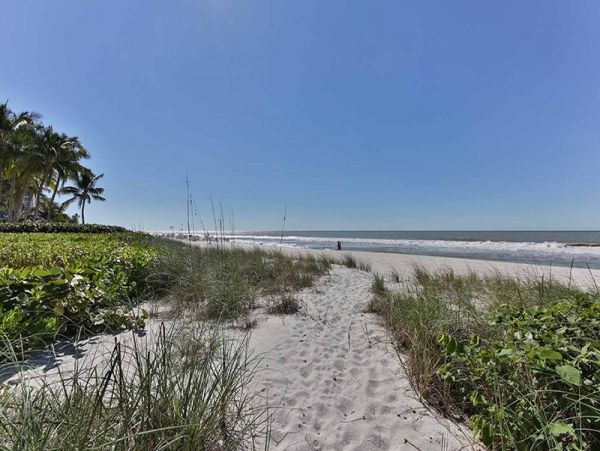 Beachfront Vacation Condo with Great Amenities
